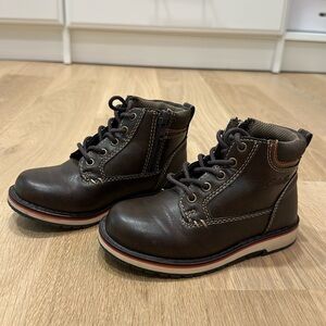 Kids brown Eddie bower boots